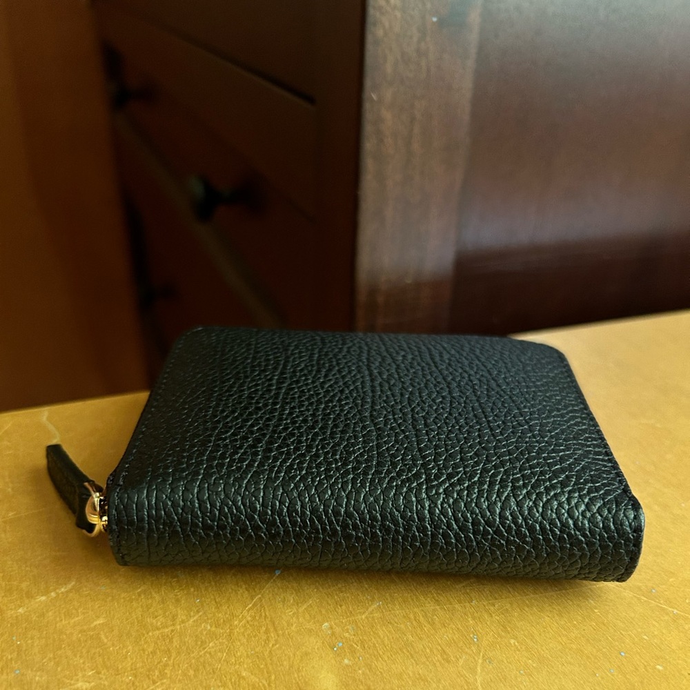 Patent of Heart Zip Around Wallet - Picture 5 of 9